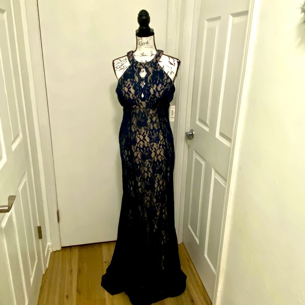 Night Way navy and nude lace keyhole halter dress. Size 10.